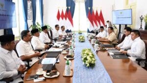 Presiden Prabowo Subianto menerima kunjungan untuk membahas program balai latihan kerja baru.