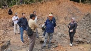 Komisi IV DPRD Kaltim turun langsung sidak lubang tambang di Hutan Pendidikan Unmul. (Foto: DPRD Kaltim)