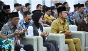 Wakil Ketua DPRD Kaltim, Yenni Eviliana turut hadir di pelantikan PPIH dan Pelaksanaan Meal Test. (Foto : Humas DPRD Kaltim)