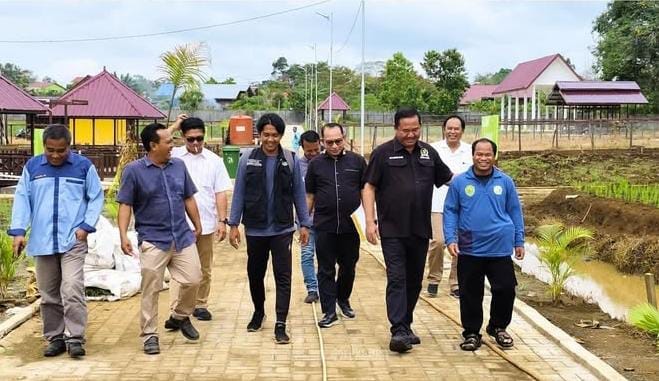Kunjungan Wakil Ketua DPRD Kaltim pada lokasi Pelaksanaan PEDA KTNA XI di Kubar.