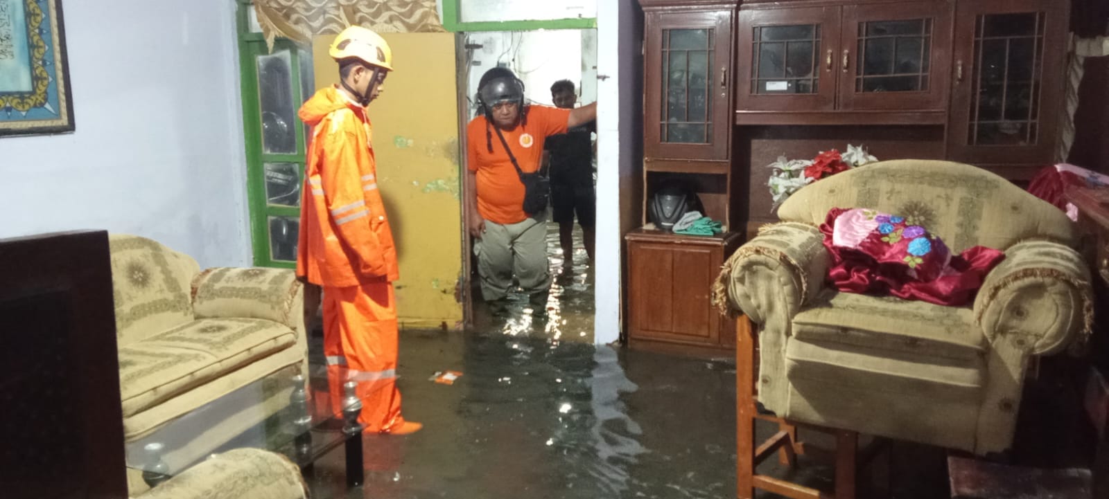 BPBD Kabupaten Bondowoso melakukan monitoring dan kajicepat di wilayah terdampak banjir di Kabupaten Bondowo, Jawa Timur pada Sabtu (10/5/2025). (Foto: BPBD Kabupaten Bondowoso)