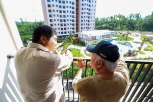 Kepala Otorita IKN Basuki Hadimuljono dan Menteri Perumahan dan Kawasan Permukiman (PKP) Maruarar Sirait meninjau langsung pembangunan hunian di IKN pada 17 Mei 2025.