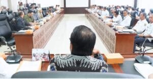 Komisi II DPRD Kaltim gelar RDP lanjutan bahas pertanggungjawaban kerusakan Jembatan Mahakam pasca insiden tabrakan. (Foto: Humas DPRD Kaltim)