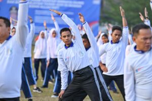 Ribuan murid mengikuti program Pagi Ceria bersama Menteri Pendidikan Dasar dan Menengah (Mendikdasmen) Abdul Mu’ti di Jambi, Kamis (24/7/2025). (Foto: Kementerian Dikdasmen)