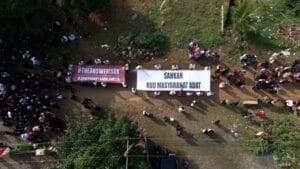 Ratusan perwakilan Masyarakat Adat dari tujuh region Nusantara berkumpul di Kasepuhan Guradog, Lebak, Banten, untuk memperingati Hari Internasional Masyarakat Adat Sedunia (HIMAS) pada 9 Agustus 2025. (Dokumentasi AMAN)- RUU Masyarakat Adat