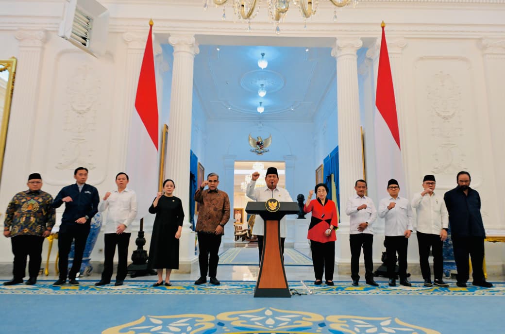 Presiden Prabowo Subianto memberikan keterangannya bersama pimpinan lembaga negara dan ketua umum partai politik di Istana Merdeka, Jakarta, pada Minggu, 31 Agustus 2025. (Foto: BPMI Setpres/Kris)