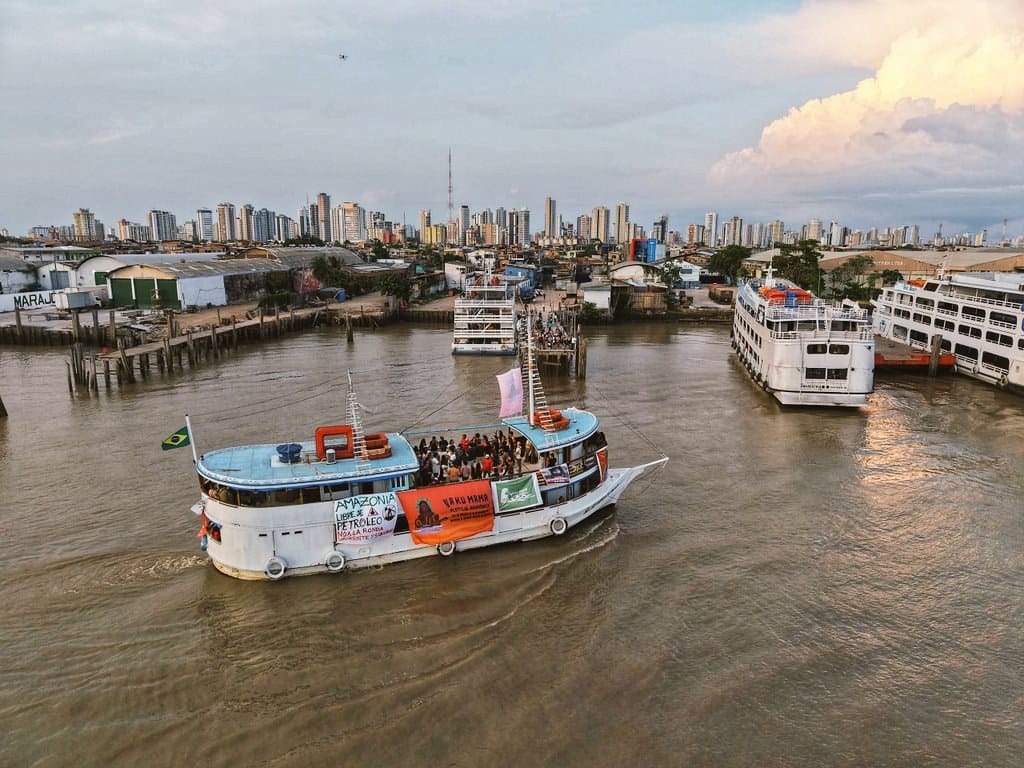 Flotilla siap merapat (Dokumentasi_ Yaku Mama Amazon Flotilla)