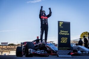 Honda kembali menunjukkan dominasinya di dunia balap dengan meraih gelar juara Tim dan Pembalap pada ajang Super Formula musim 2025. Honda juga sukses memperoleh gelar Rookie of the Year 2025, menegaskan sinergi kuat antara performa mesin Honda, strategi tim, dan kualitas para pembalap.