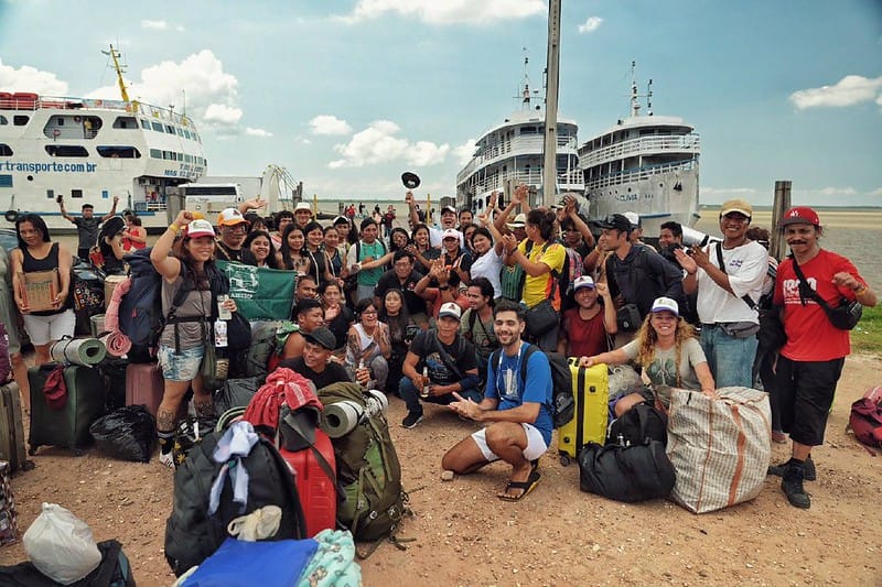 Perwakilan masyarakat adat yang menumpang kapal Yaku Mama tiba di Belem (Dokumentasi Foto- Yaku Mama Amazon Flotilla)