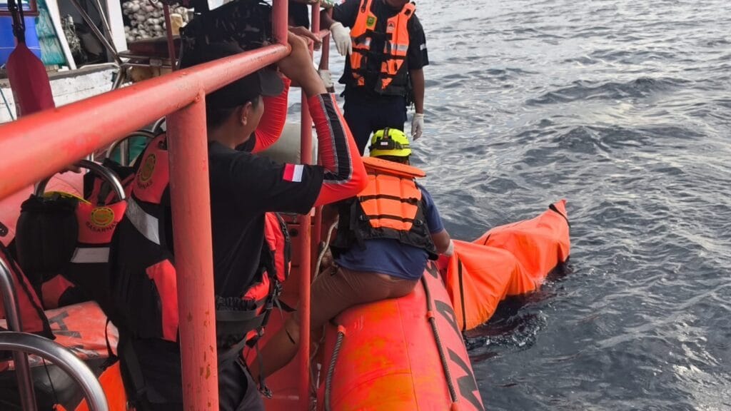 Kantor Pencarian dan Pertolongan (SAR) Kelas A Balikpapan menemukan salah satu korban Kapal Motor (KM) Mina Maritim 148 yang karam di Perairan Talisayan, Kabupaten Berau.