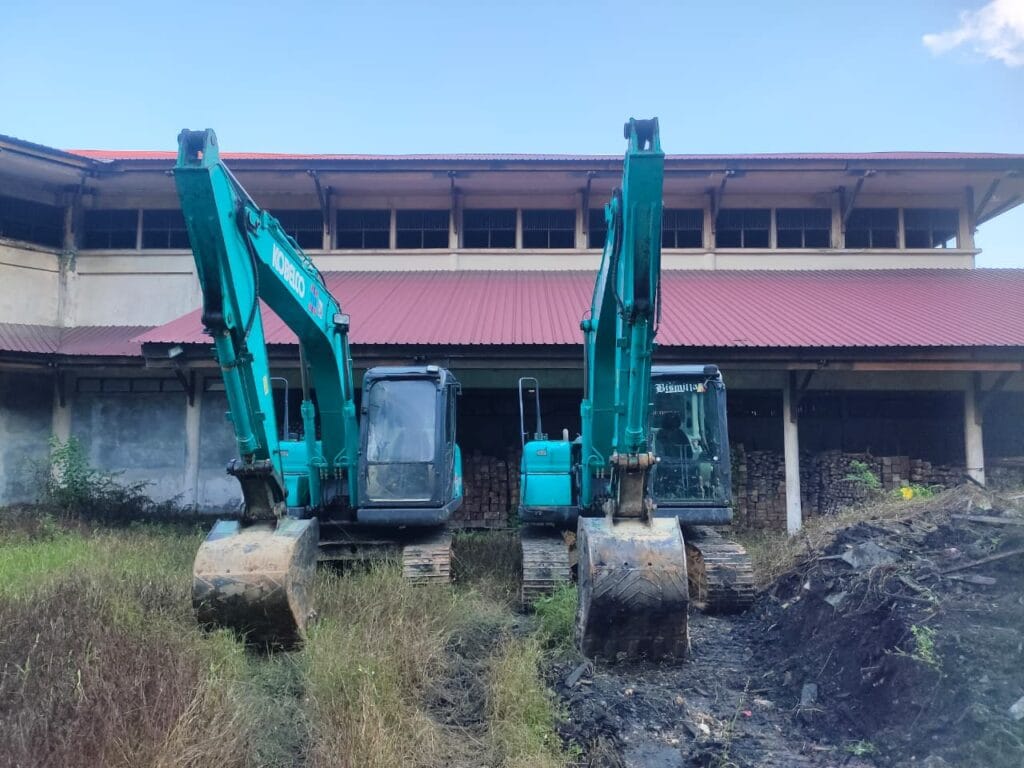 Balai Penegakan Hukum Kehutanan Wilayah Kalimantan, mengamankan dua eksavator yang digunakan membuka kawasan Hutan Lindung Sungai Wain di Balikpapan, Kalimantan Timur untuk aktivitas perkebunan. (Gakkum Kehutanan Kalimantan)