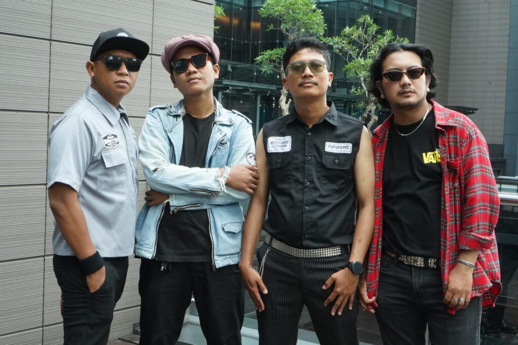 Personil band skatepunk asal Jakarta, Man Sinner.
