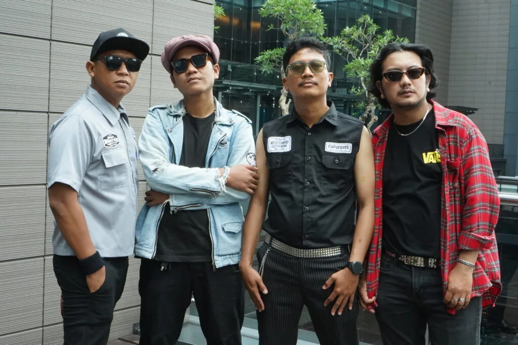 Personil band skatepunk asal Jakarta, Man Sinner.