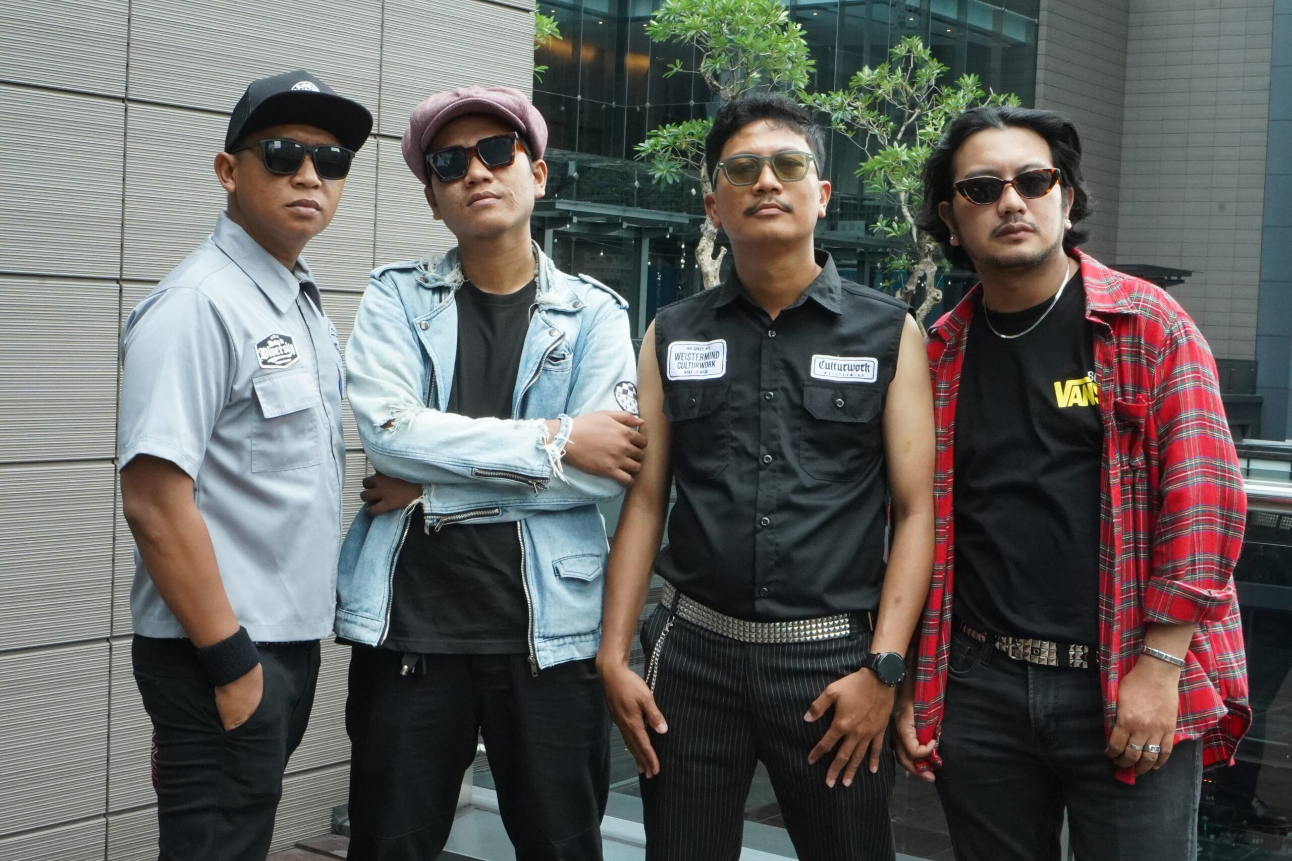 Personil band skatepunk asal Jakarta, Man Sinner.