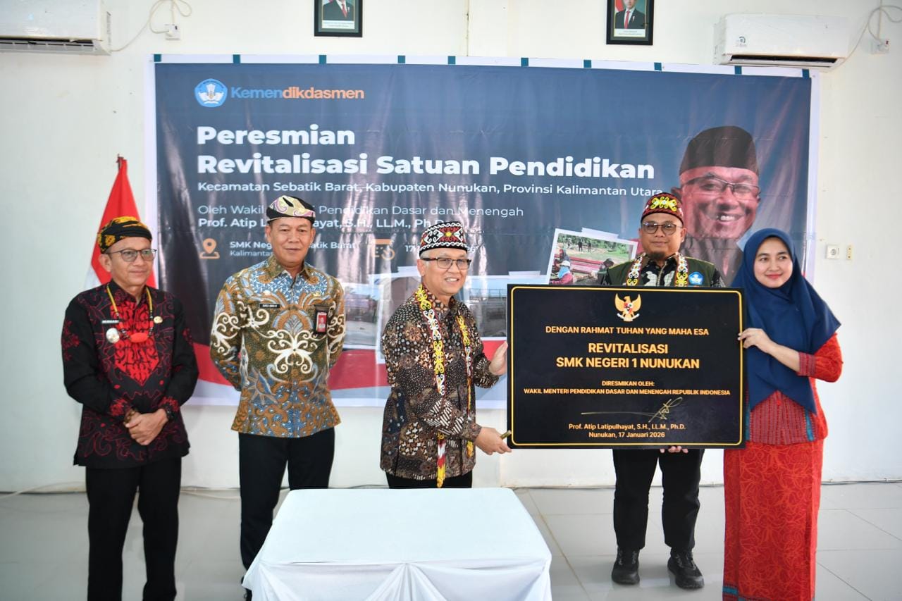 Wakil Menteri Pendidikan Dasar dan Menengah, Atip Latipulhayat, meresmikan 8 sekolah yang telah direvitalisasi di Pulau Sebatik, Kabupaten Nunukan, Kalimantan Utara, Sabtu (17/1/2026). (Foto: Kemendikdasmen)