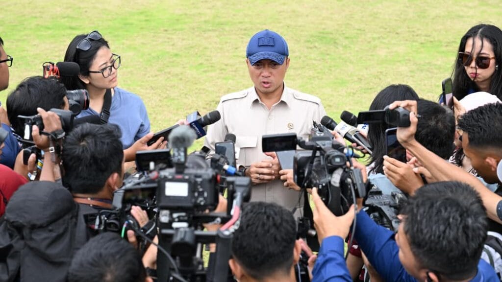 Menteri Sekretaris Negara Prasetyo Hadi menyampaikan keterangannya kepada awak media di Ibu Kota Nusantara (IKN) pada Selasa, 13 Januari 2026. Foto: BPMI Setpres/Cahyo