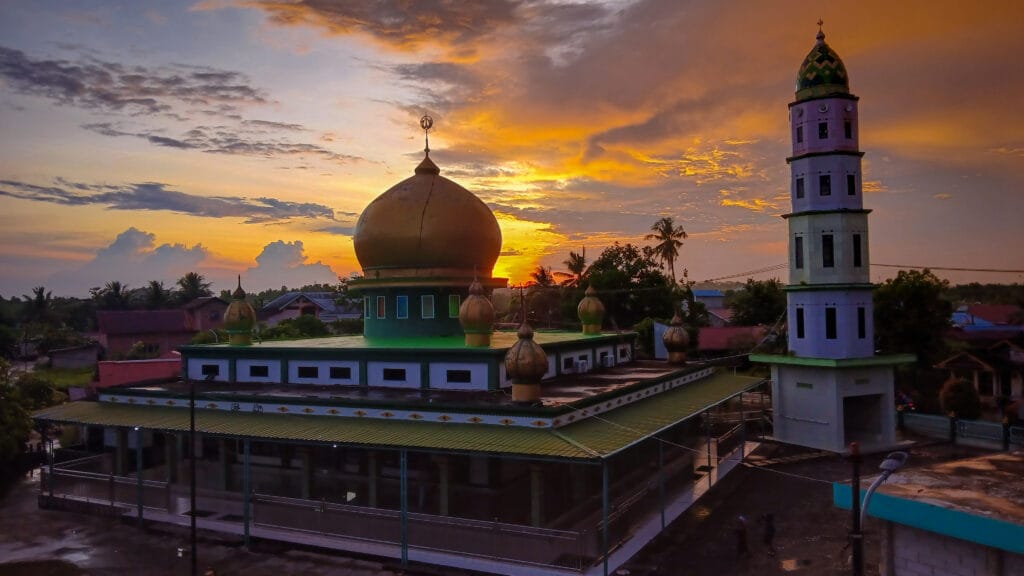 Foto Masjid Jamiatul Islam Trans, Balikpapan Timur. Foto diambil sebelum adzan maghrib. Foto : Februari, 2026 (Arsip Alfiansyah).