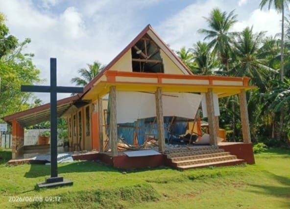 Kerusakan Gereja Masehi Injili Sangihe Talaud (GMIST) dan rumah warga akibat terdampak gempabumi Magnitudo 7.7 pada Senin (8/6) sumber foto BPBD Provinsi Sulawesi Utara
