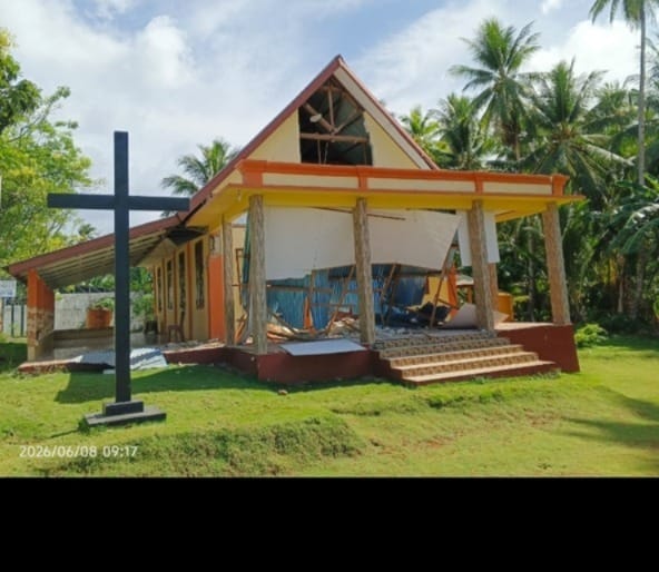 Kerusakan Gereja Masehi Injili Sangihe Talaud (GMIST) dan rumah warga akibat terdampak gempabumi Magnitudo 7.7 pada Senin (8/6) sumber foto BPBD Provinsi Sulawesi Utara