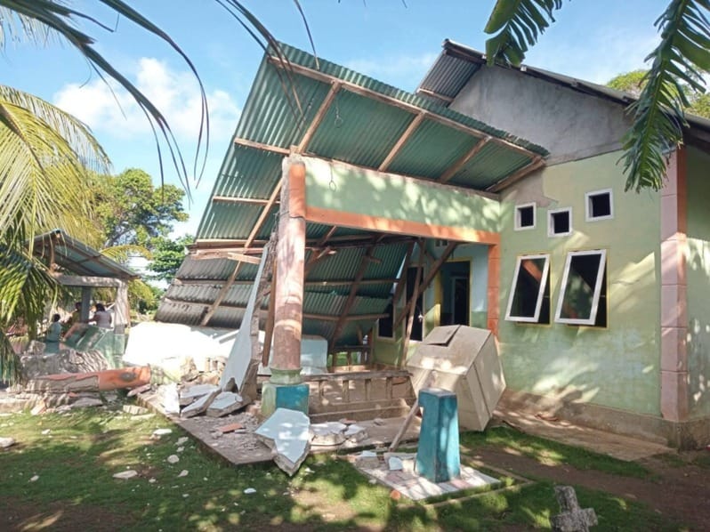Kerusakan Gereja Masehi Injili Sangihe Talaud (GMIST) dan rumah warga akibat terdampak gempabumi Magnitudo 7.7 pada Senin (8/6) sumber foto BPBD Provinsi Sulawesi Utara