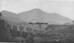Jembatan Cincin pada 1930-an, difoto Wijnand Kerkhoff. Foto repro buku Het Paradijs van Java.