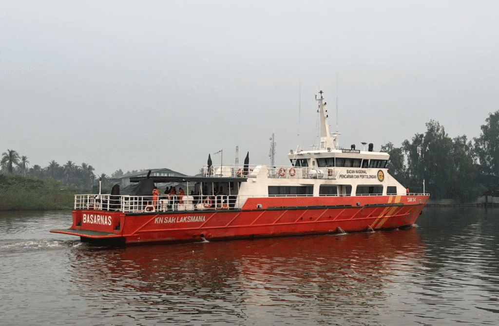 Kapal SAR Basarnas KN SAR Laksmana 241 berangkat lakukan pencarian Kapal Virgo Transport 8 Rute Surabaya-Banjarmasin yang hilang kontak di Laut Jawa, pada Minggu (13/9/2026) (Foto : Basarnas).